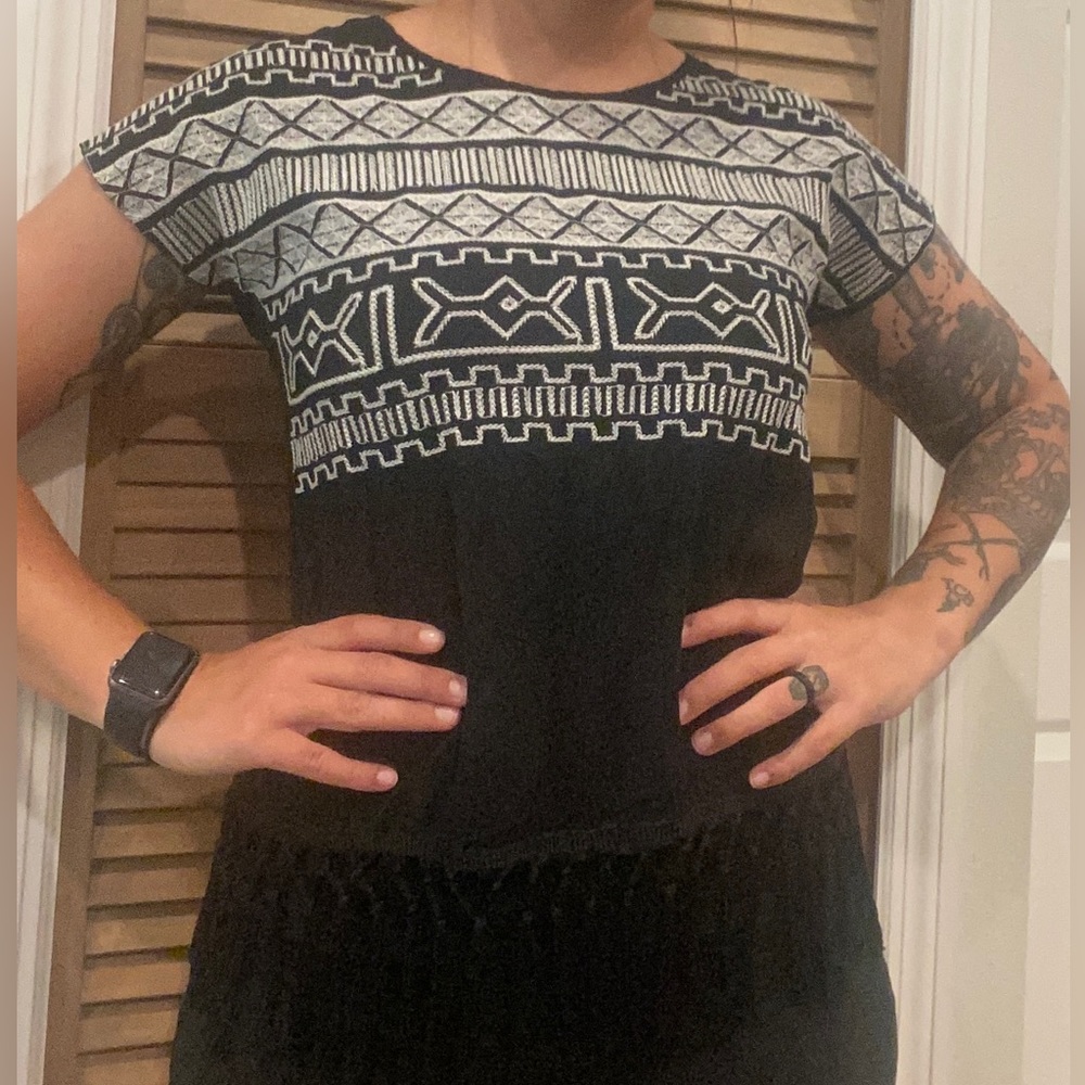 🐰Aztec print stitched fringe top